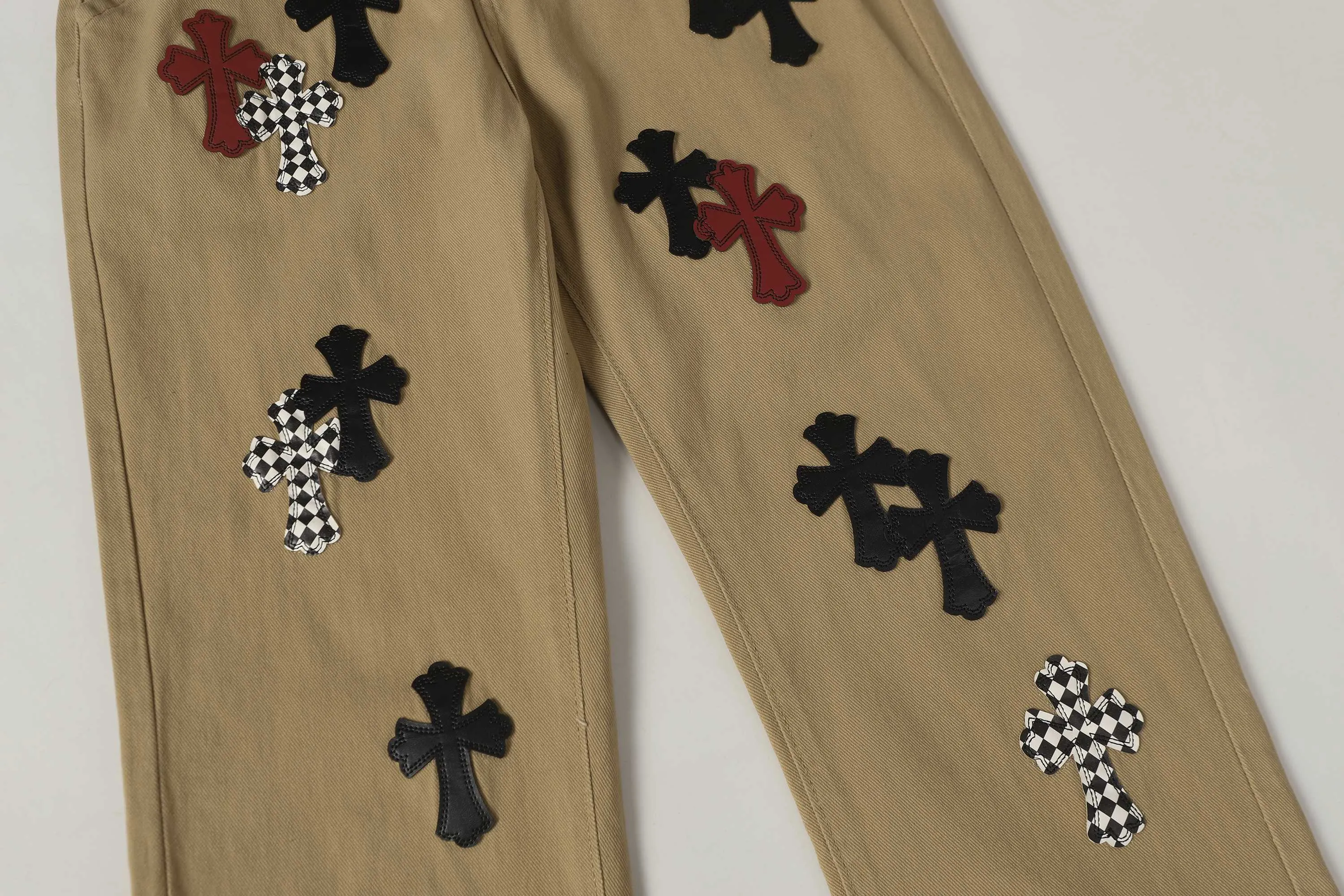 P280 -Chrome Hearts/Chrome Hearts 25ss classic colored leather cross washed color fabric unisex denim trousers -Vibe style straight stacked god-level version -Carbon fine bias denim color fabric -Old vintage complete set of hardware - Chrome Hearts high version uses high-ounce custom fabrics, fermentation washing and soft color fixation, soft and thick to wear. The details are all made by hand-polished craftsmanship. All-over jacquard fabrics. Unique design style. Create a full retro feel through multiple processes Niche unique non-contrasting shirt Customized distressed spray-painted buttons Craftsmanship in every detail Color: Picture color Code number: 28-36
